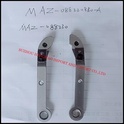Parties de machines à coudre industrielles en provenance de Chine, guide de trou d'aiguille, couteau de déplacement, pied de ramassage à gros boutons HS code:84529099