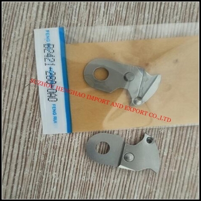 Parties de machines à coudre industrielles en provenance de Chine, guide de trou d'aiguille, couteau de déplacement, pied de ramassage à gros boutons HS code:84529099