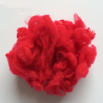 le dopant de 3Dx32MM a teint la fibre discontinue de polyesters réutilisée rouge pour la fausse fourrure artificielle