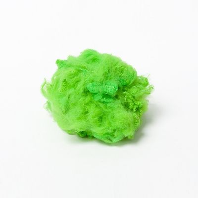 Le dopant a teint la fibre discontinue de polyesters réutilisée par 12dtex verte pour le feutre non-tissé de tapis