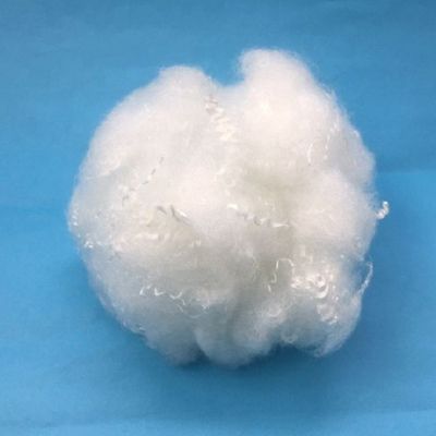 Capitonnage bourrant la résilience élevée de la fibre discontinue de polyesters de Vierge 15Dtex