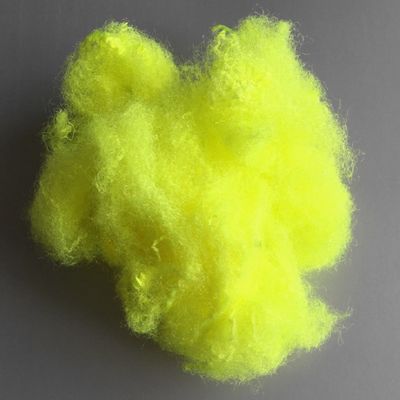 vert brillant de fibre discontinue de polyesters de triangle de 9d X 64mm pour le tissu de balle de tennis