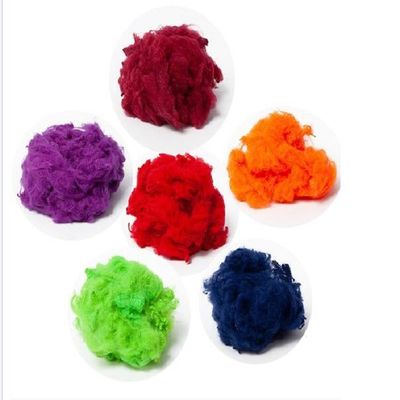 Les matières premières senties de tissu 65mm enduisent la fibre discontinue de polyesters teinte de polyester PSF
